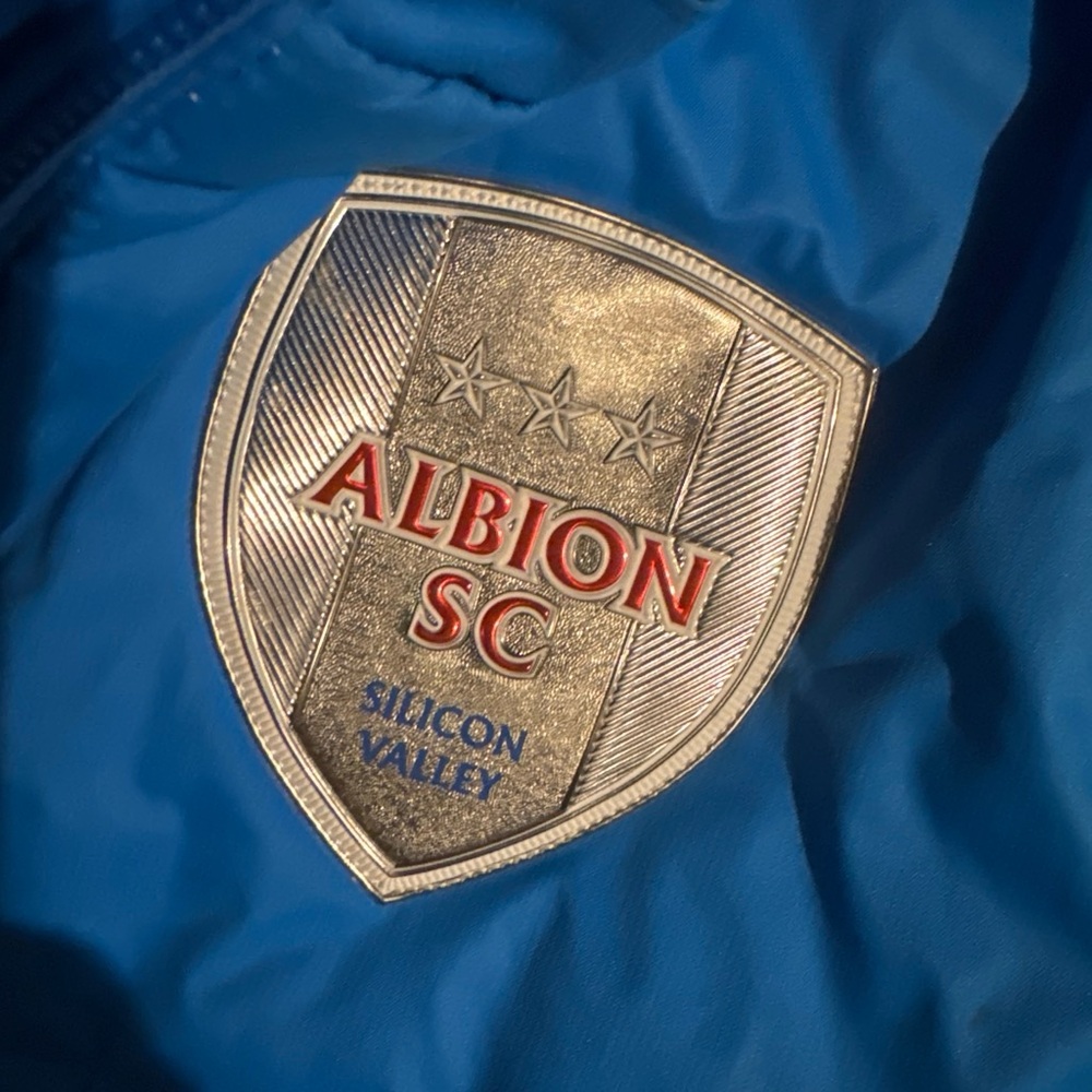 Albion SC Blue Shield Logo Patch Jacket - Picture 2 of 3